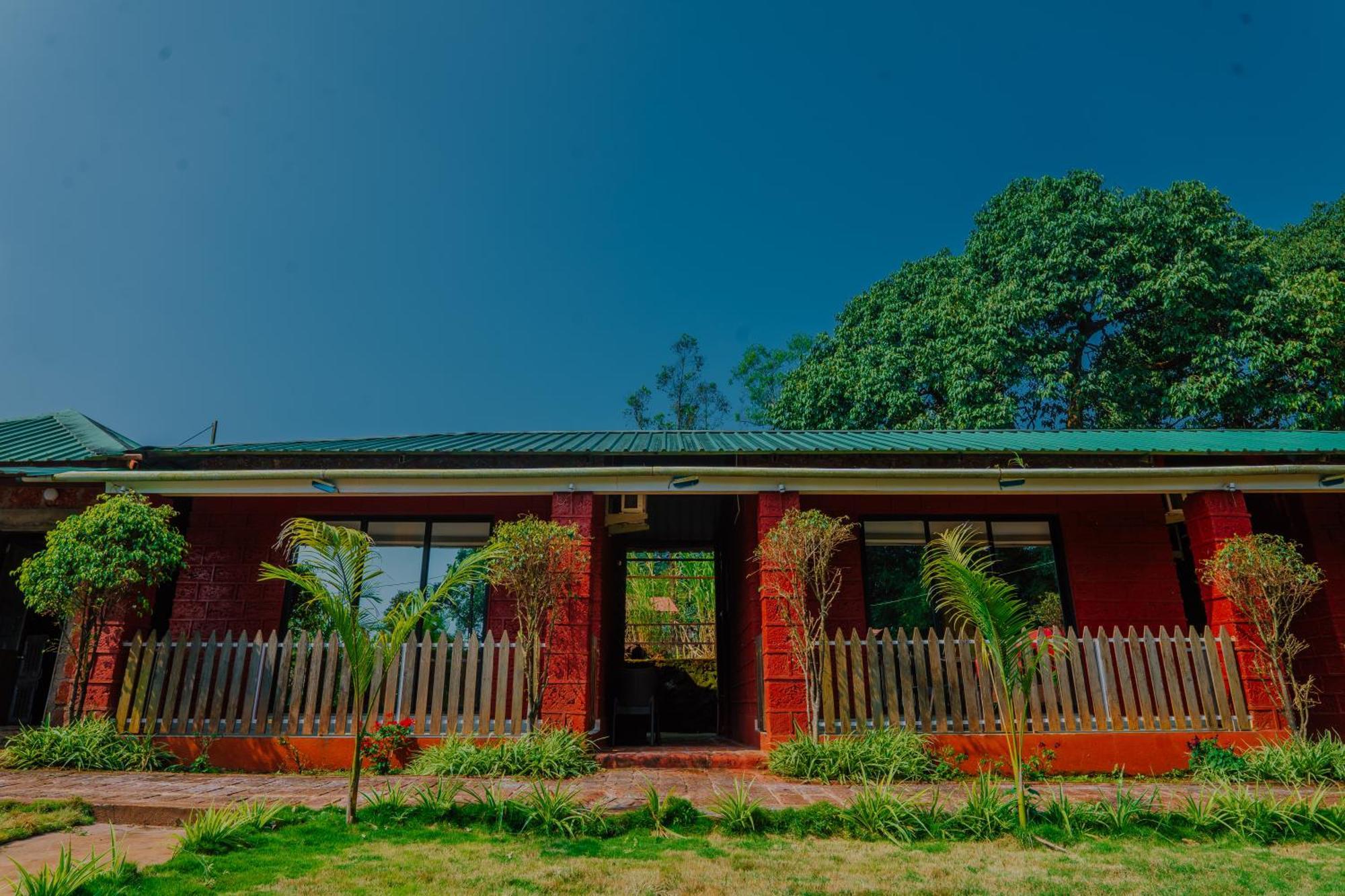 Hotel Oakwood Mahābaleshwar Esterno foto